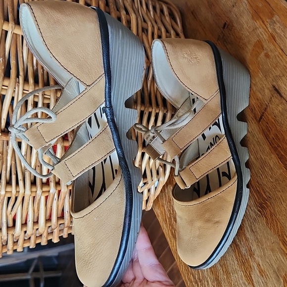 Fly London Phis Tan Tie Front Wedge Shoes Sz 6.5 / 7 - Picture 10 of 13